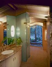 Allen-Kirsch-Shorecrest-House-bathroom-Texas.jpg